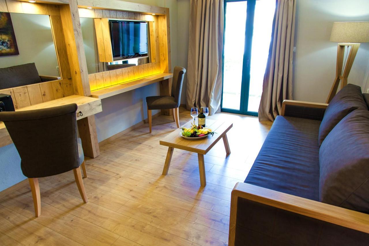 Hotel Elmi & 4*